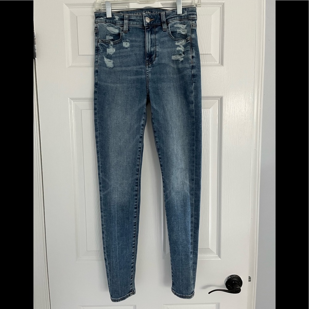 American Eagle Super Hi Rise Jegging Women’s Size 4, Medium Wash Distressed Jean